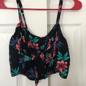 ✨NEVER WORN✨ Hollister floral crop top
